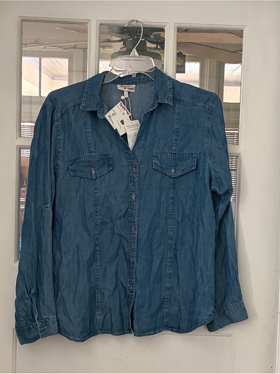 Hester & Orchard Tops - Light Blue Denim Button-Down Shirt - Casual ladies Shirt nwt. Xl